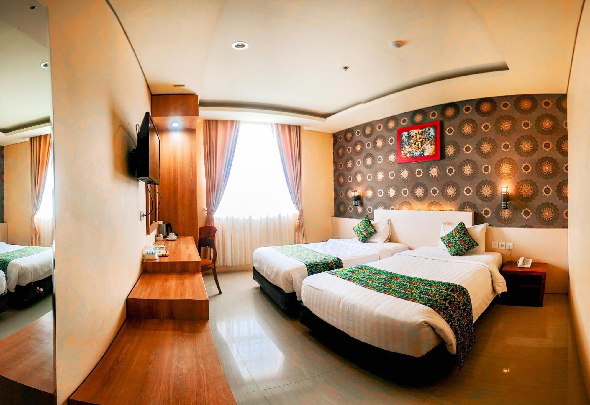 Grand Madani Hotel Mataram Exterior photo
