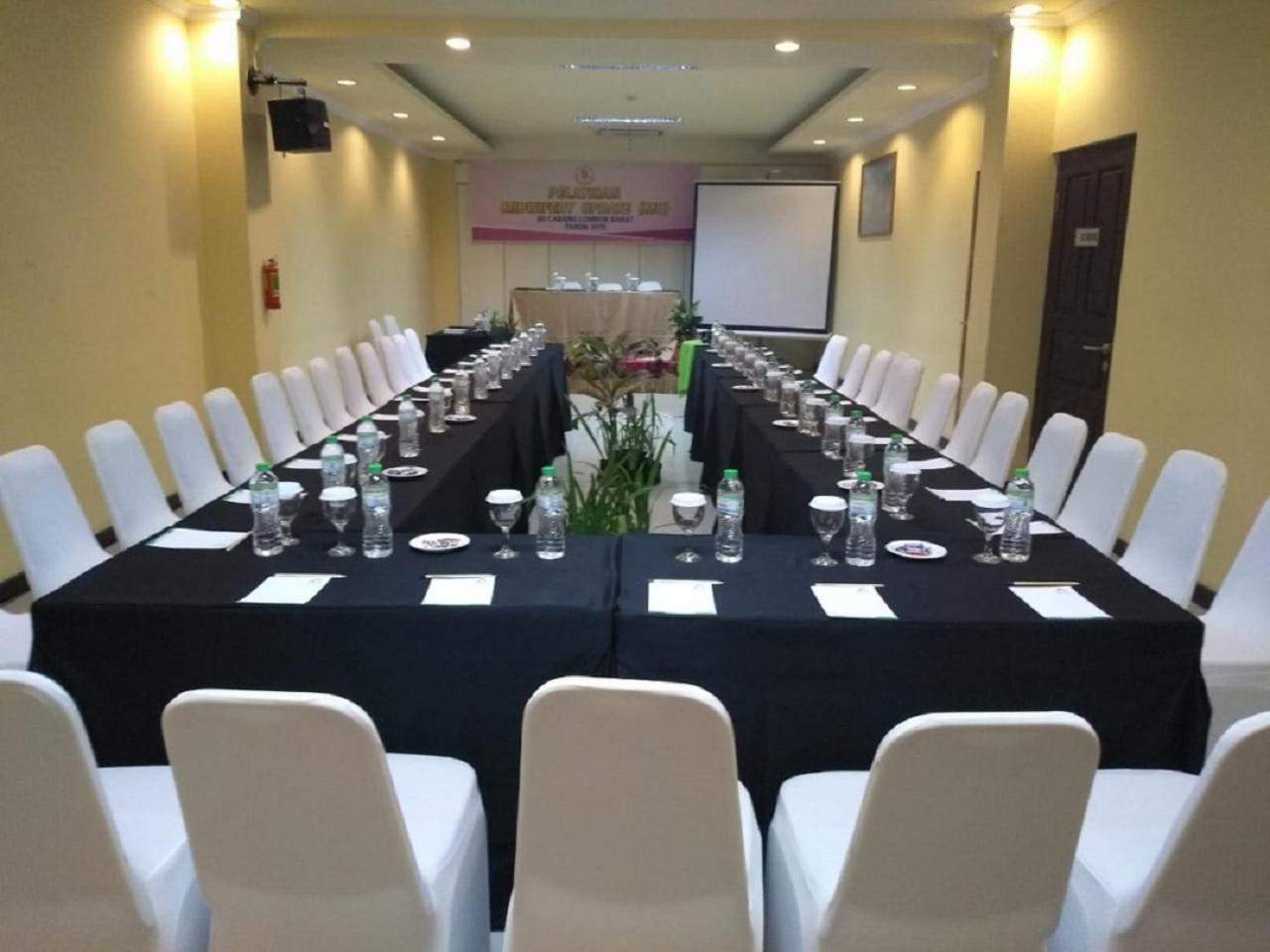 Grand Madani Hotel Mataram Exterior photo