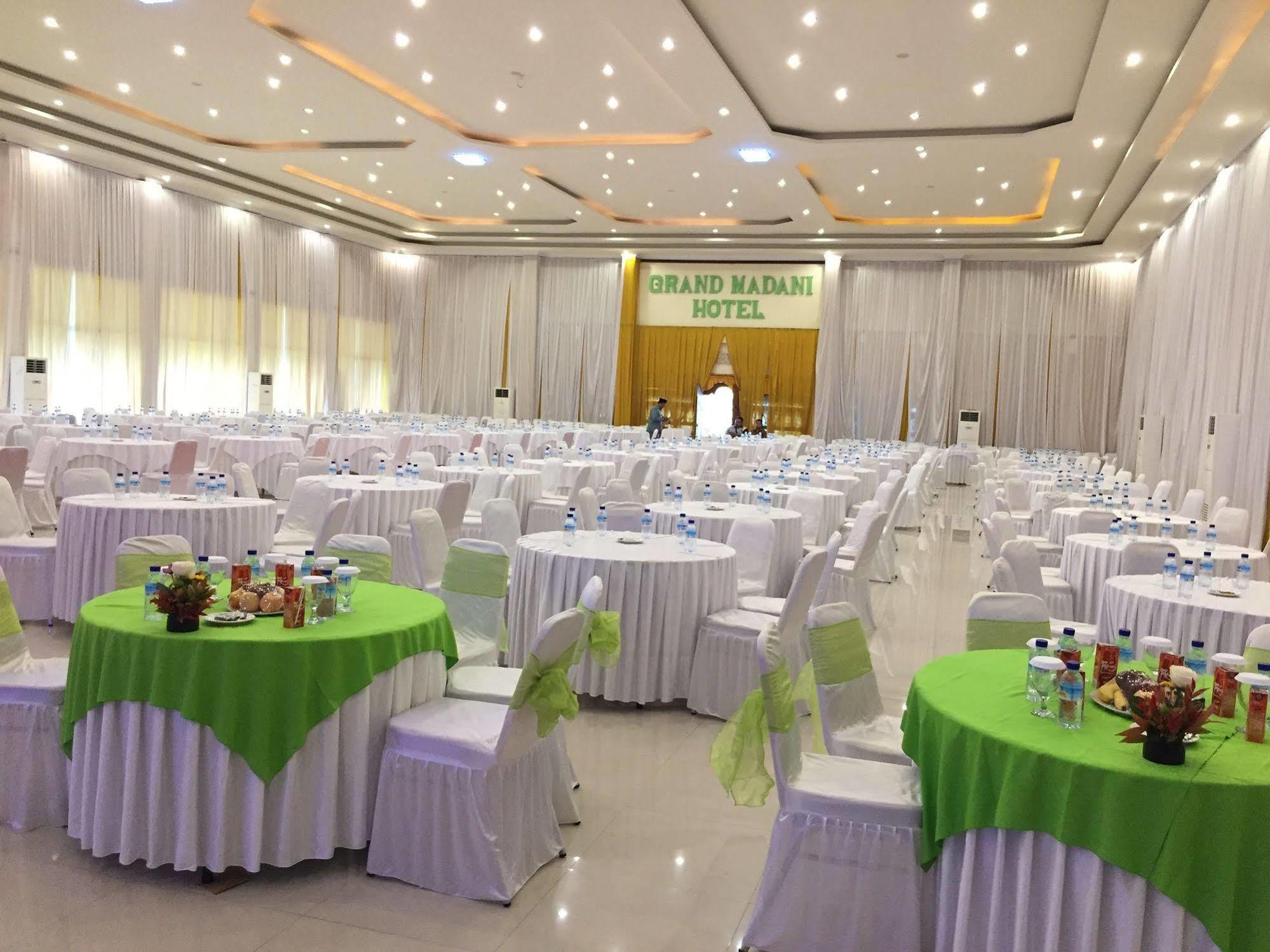 Grand Madani Hotel Mataram Exterior photo