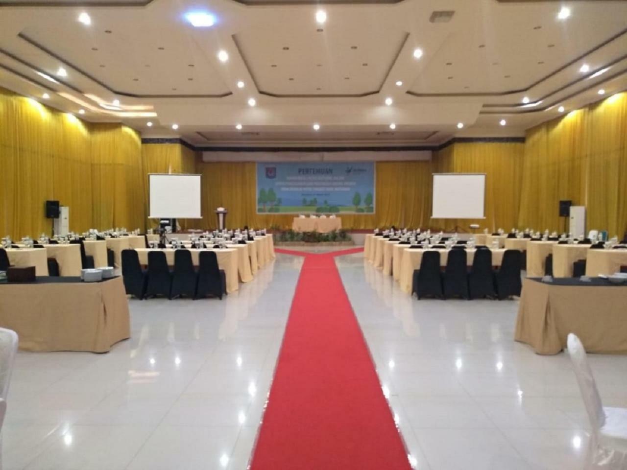 Grand Madani Hotel Mataram Exterior photo