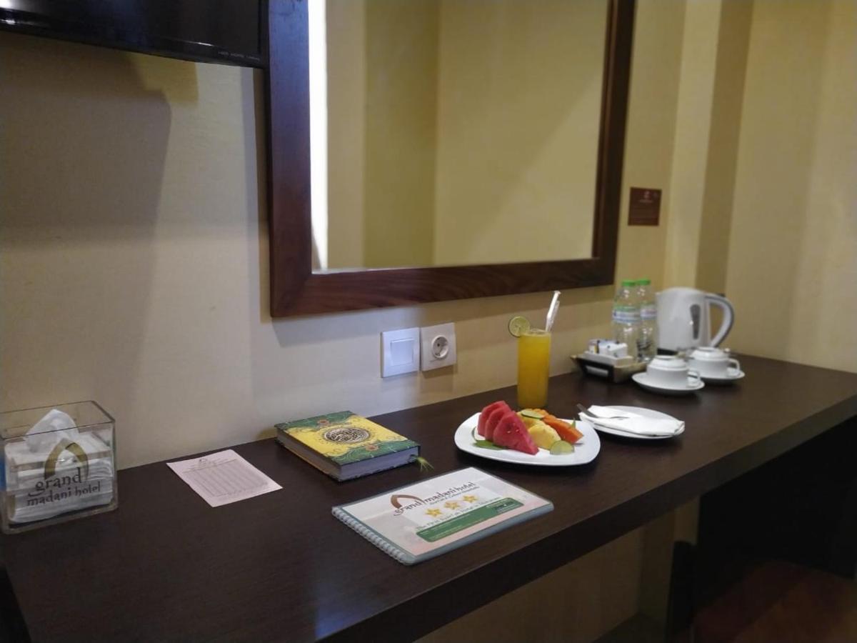 Grand Madani Hotel Mataram Exterior photo